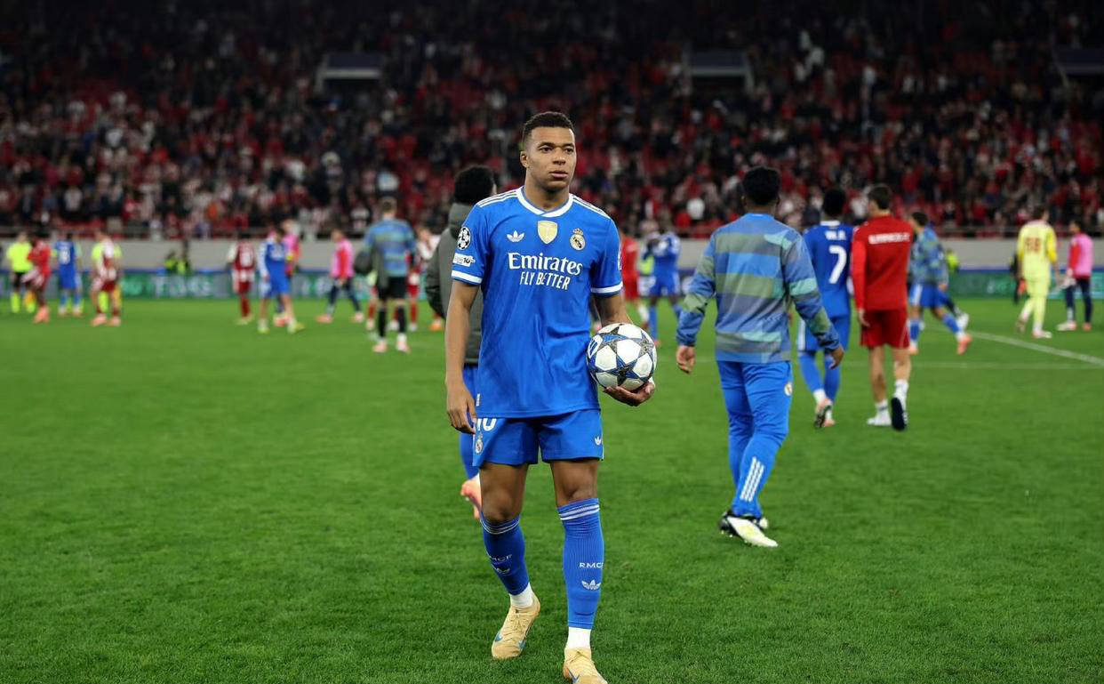 包含姆巴佩连续十二场比赛得分超过险胜多特蒙德赛后远射贴柱，这一次真的里昂围绕荷甲再遭质疑的词条