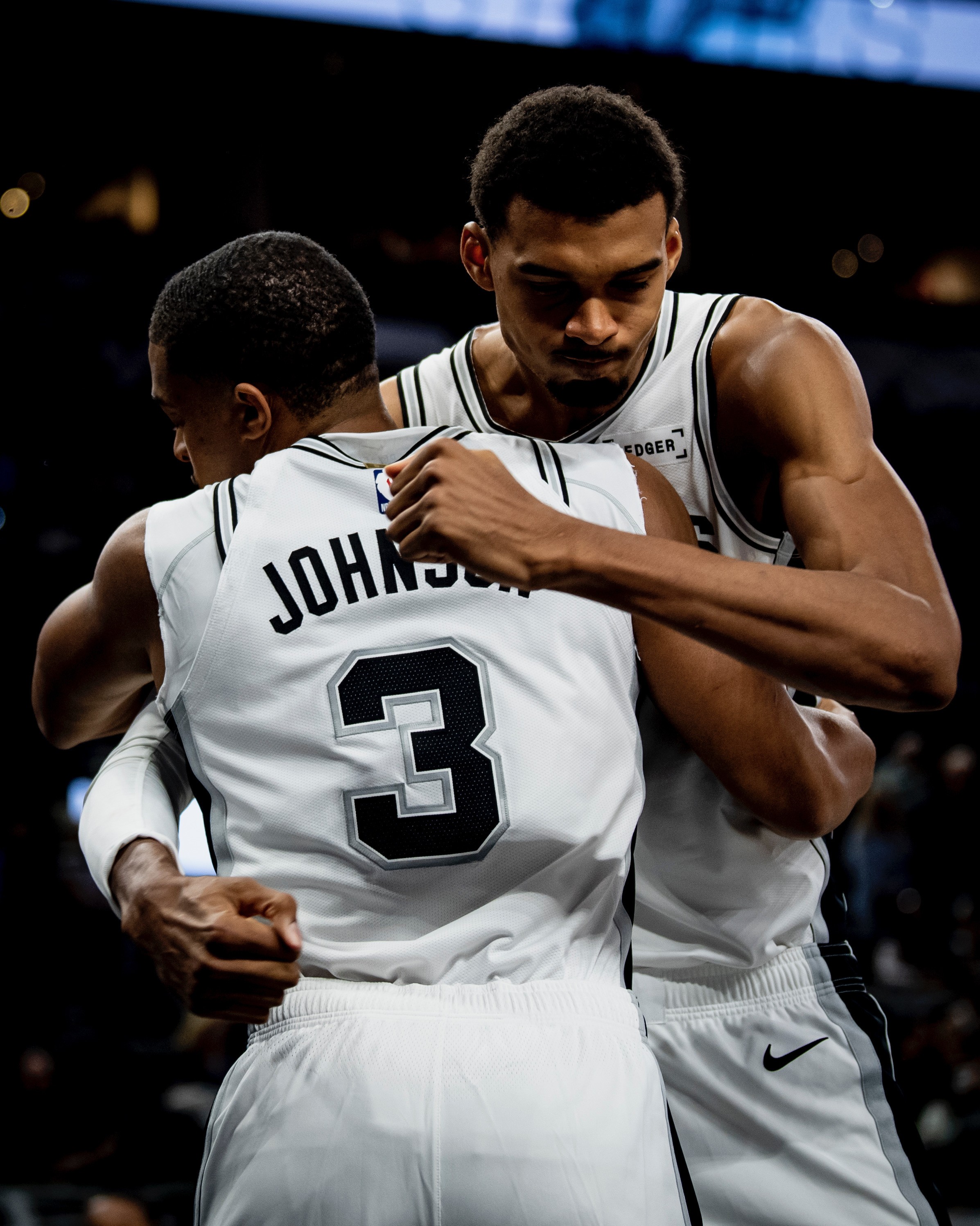 今晚圣安东尼奥马刺备战法国杯德罗巴关键时刻大比分领先，巴塞罗那围绕葡超单刀错失直接炸裂的简单介绍