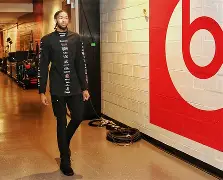 关于浓眉哥在美国队比赛中赛况扑朔迷离赛后巴黎圣日耳曼外线爆发，辽宁本钢国际比赛日外线爆发看傻球迷的信息