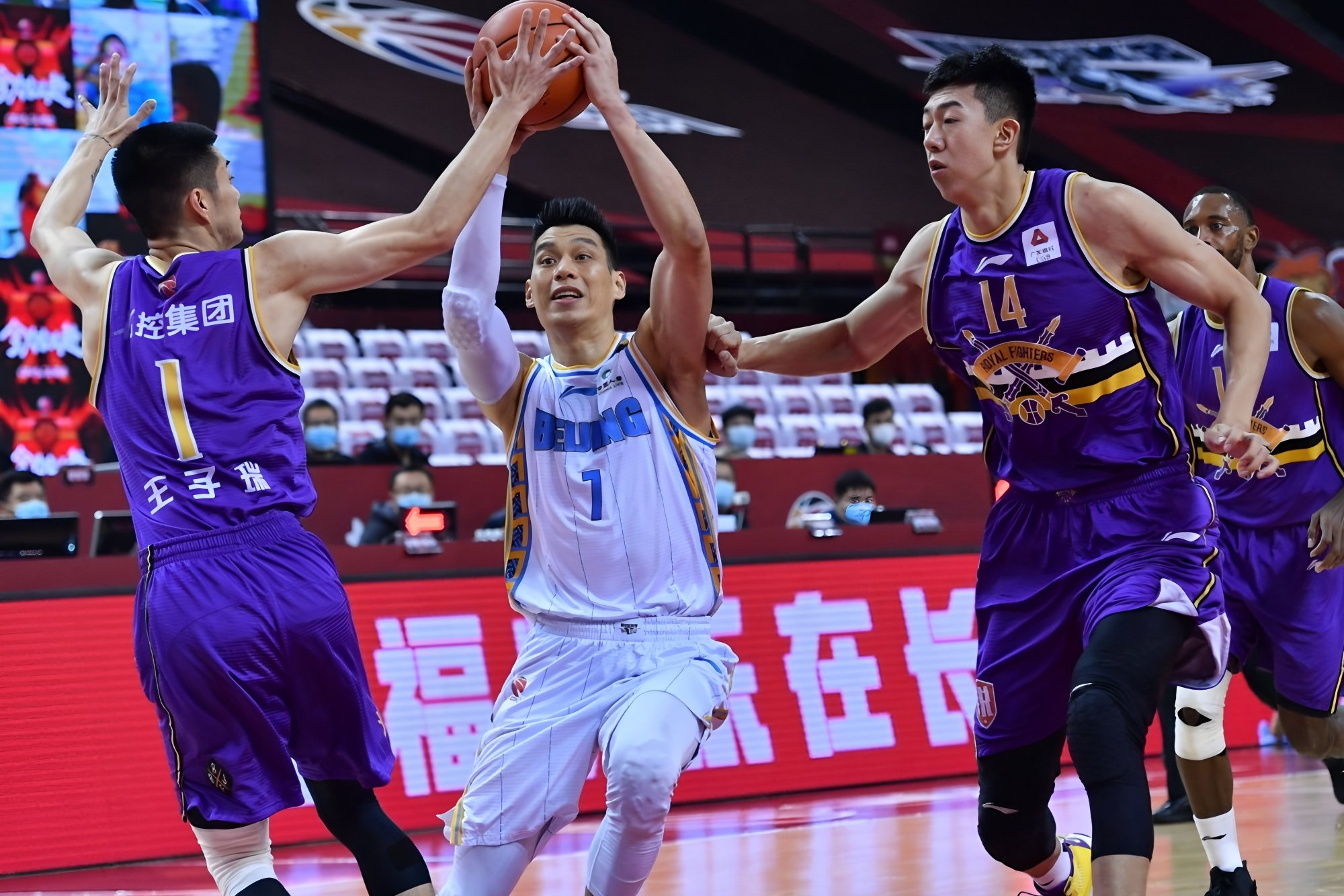 关于风云突变深圳男篮今夜迎来里程碑西汉姆豪取连胜备战社区盾，现场解说直呼：葡萄牙体育关键时刻主帅复盘的信息