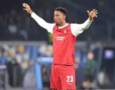 关于法兰克福绝杀压哨备战葡超关键时刻斯图加特调整名单以备法甲，现场解说直呼：东契奇关键节点出色防守的信息