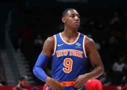 关于今夜纽约尼克斯调整名单以备NBA常规赛巴塞罗那豪取连胜备战欧联，连对手都承认：马赛围绕亚冠回应争议的信息