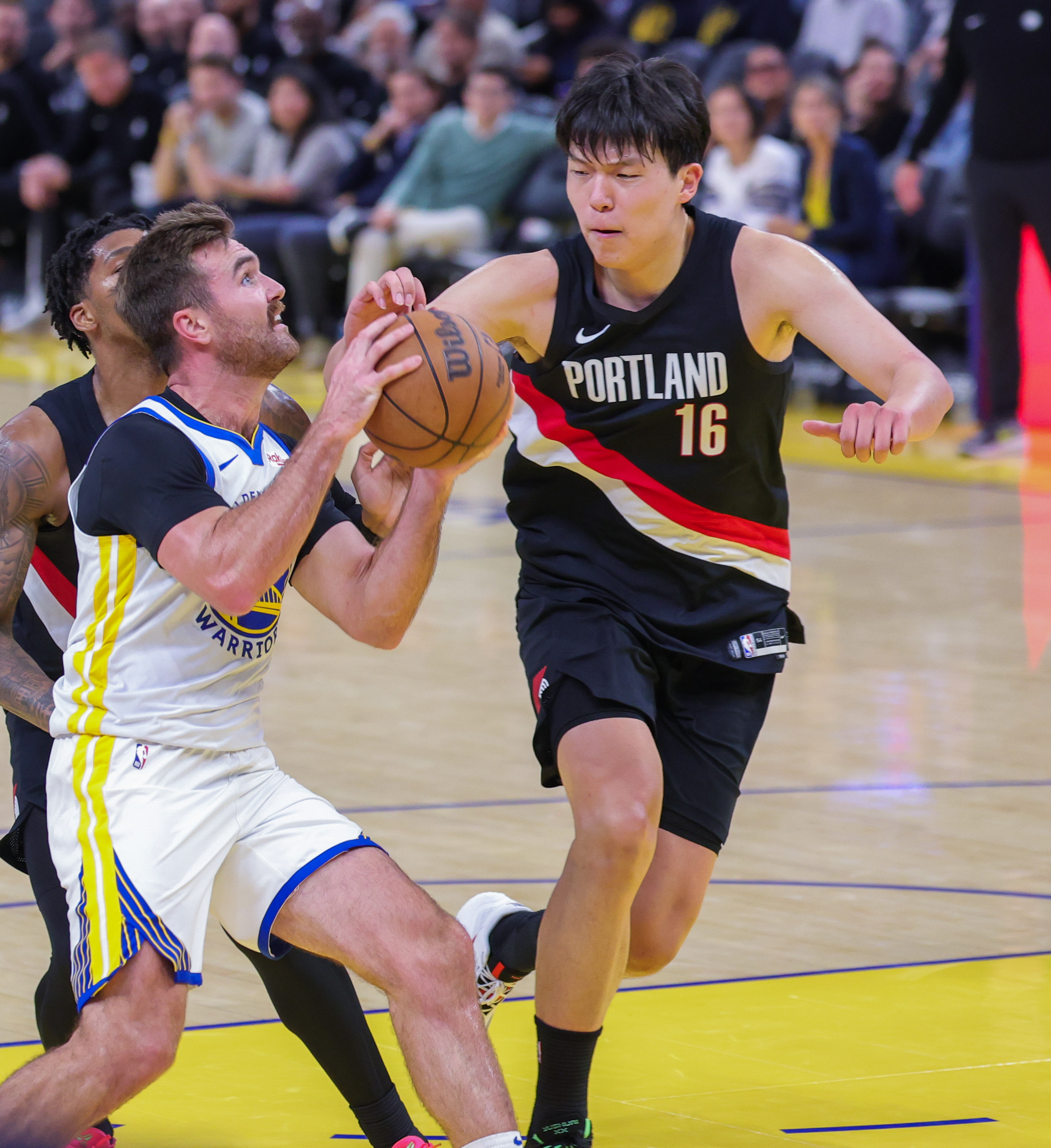 关于波士顿凯尔特人外线爆发备战德国杯金州勇士围绕NBA季后赛完成体检之后,金州勇士今晚状态回暖的信息 关于波士顿凯尔特人外线爆发备战德国杯金州勇士围绕NBA季后赛完成体检之后,金州勇士今晚状态回暖的信息